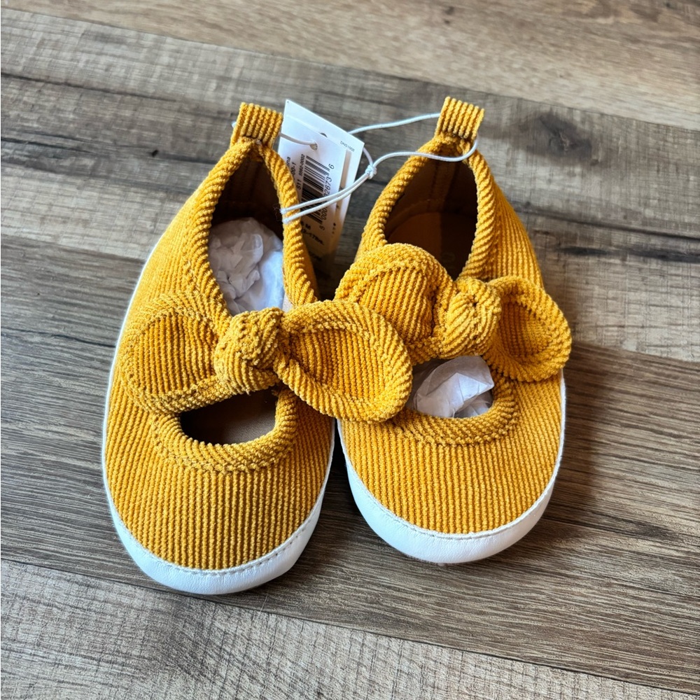 4 pairs of infant girl shoes